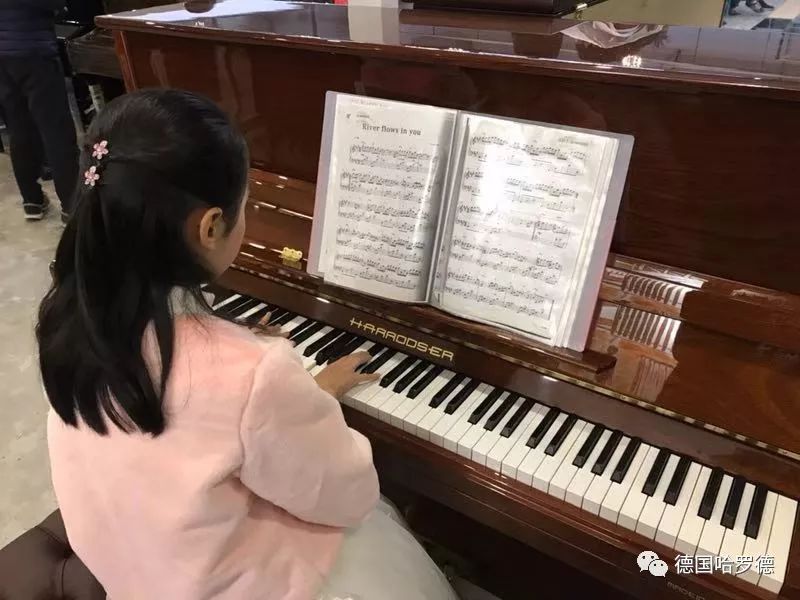 哈罗德小课堂 | 钢琴演奏的三个基本技巧